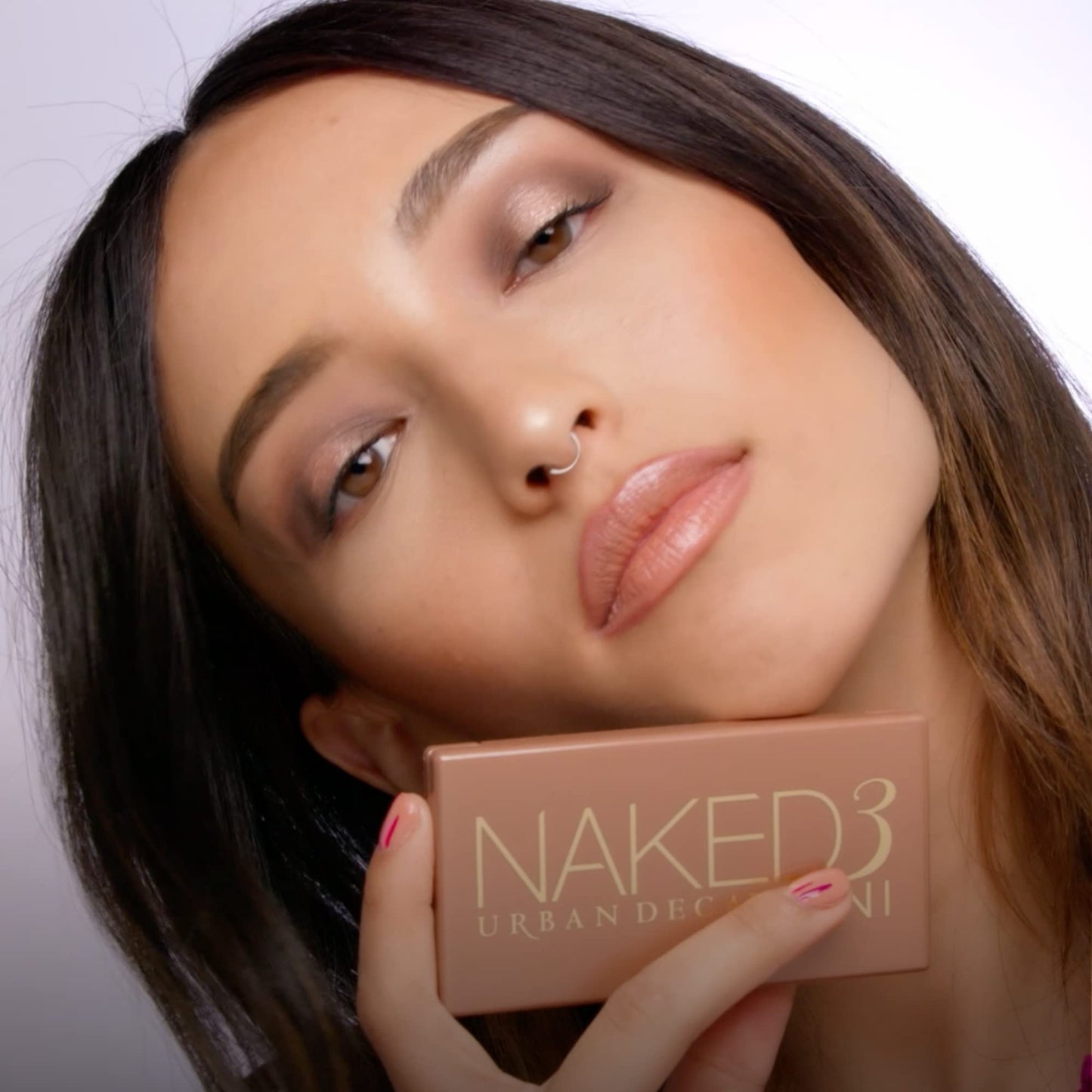 Paleta de sombras de ojos en miniatura Naked3 de URBAN DECAY: paleta de maquillaje de ojos pigmentada para llevar a todas partes, ultra fácil de difuminar, hasta 12 horas de duración