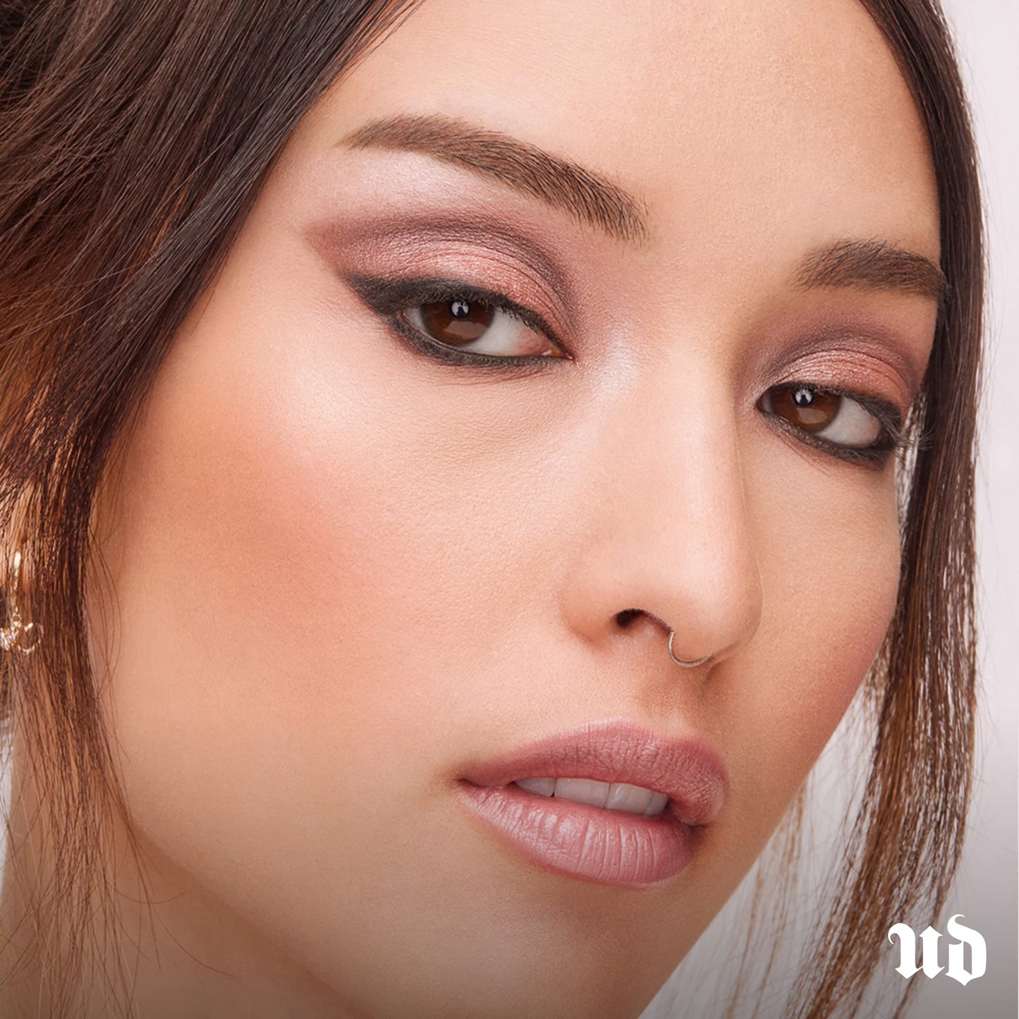 Paleta de sombras de ojos en miniatura Naked3 de URBAN DECAY: paleta de maquillaje de ojos pigmentada para llevar a todas partes, ultra fácil de difuminar, hasta 12 horas de duración